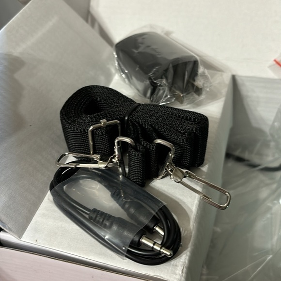 NIB SHIDU Mini Voice Amplifier Portable Rechargeable Bluetooth Speaker w/Headset - Picture 6 of 10